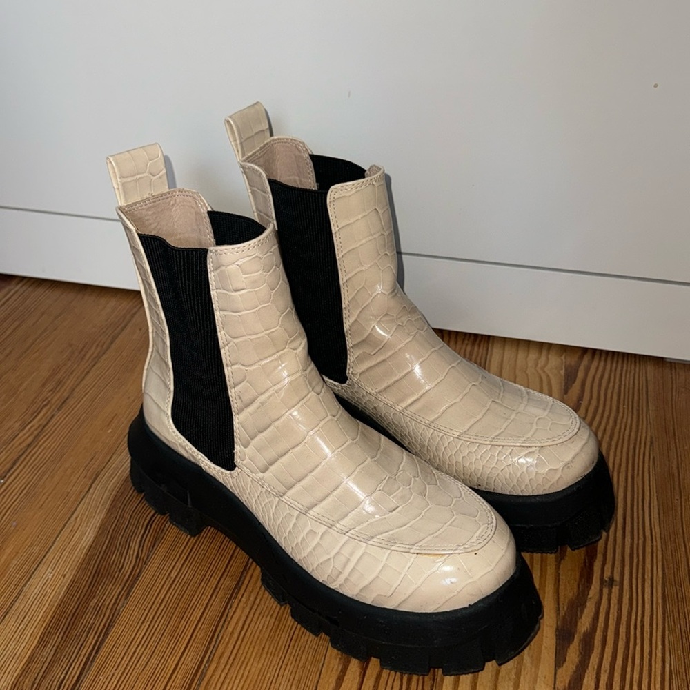Cream Chelsea Boots Urban Outfitters